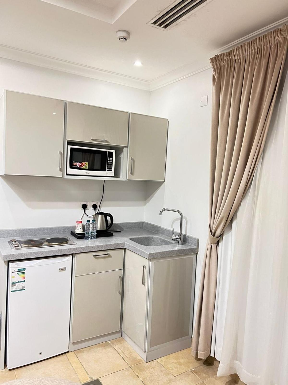 ال متعب سويتس المرسلات Aparthotel Riyadh Eksteriør bilde
